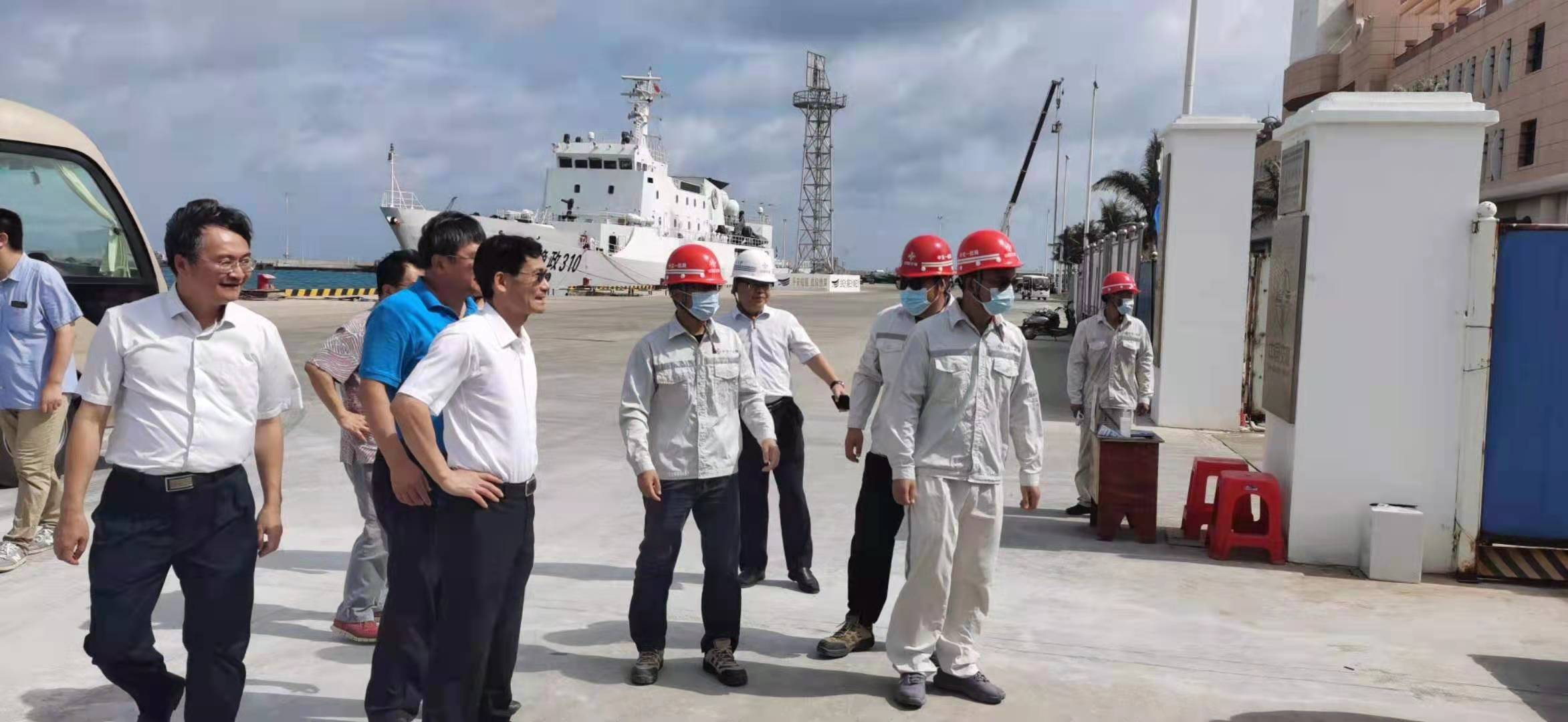 海南省省委常委、常务副省长沈丹阳莅临驰大建筑工程有限公司承接的三沙主权广场调研指导
