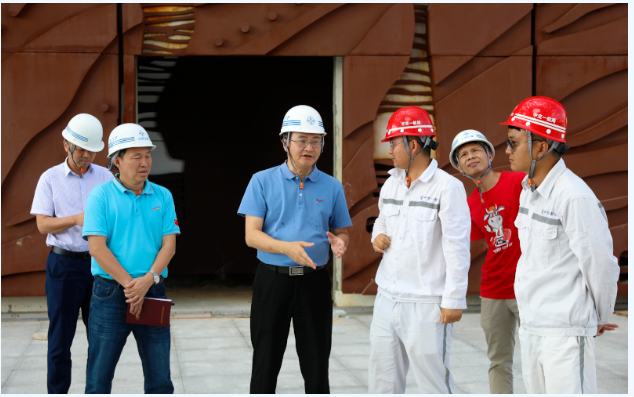 欢迎三沙市市委常委，市长邓忠莅临我司承接的三沙广场项目，三沙文体馆项目现场调研并指导